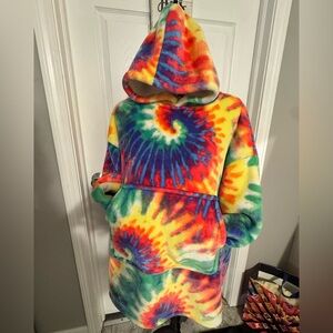Oversized hooded Sherpa 
Tye-dye Sherpa pullover sweater